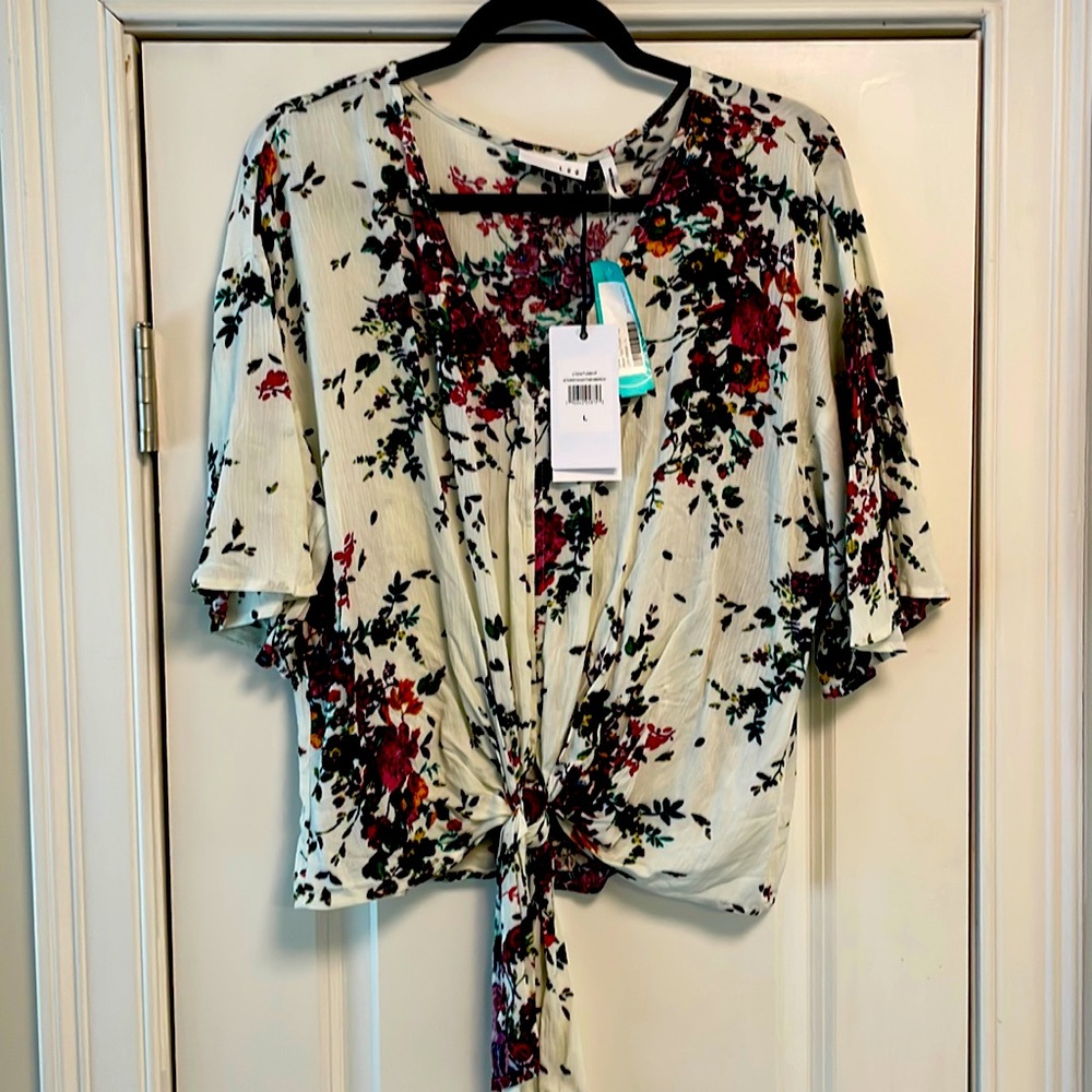 White floral short sleeved tshirt